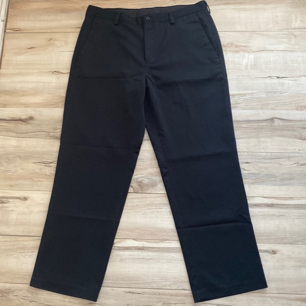 Kenneth Cole Reaction 36/30 Black Dress Pants. These are in perfect condition.